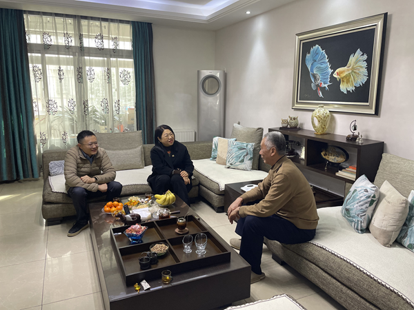 hg57体育集团等三家公司工会看望慰问退休职工